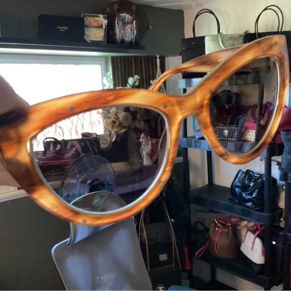 MCM Sunglasses with case and cleaning cloth in excellent condition - Picture 7 of 8